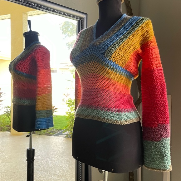 Fun Sexy Colorful Sweater Crochet Colorblock Fitted V-Neck Long Sleeve by GemFOX - Picture 8 of 9